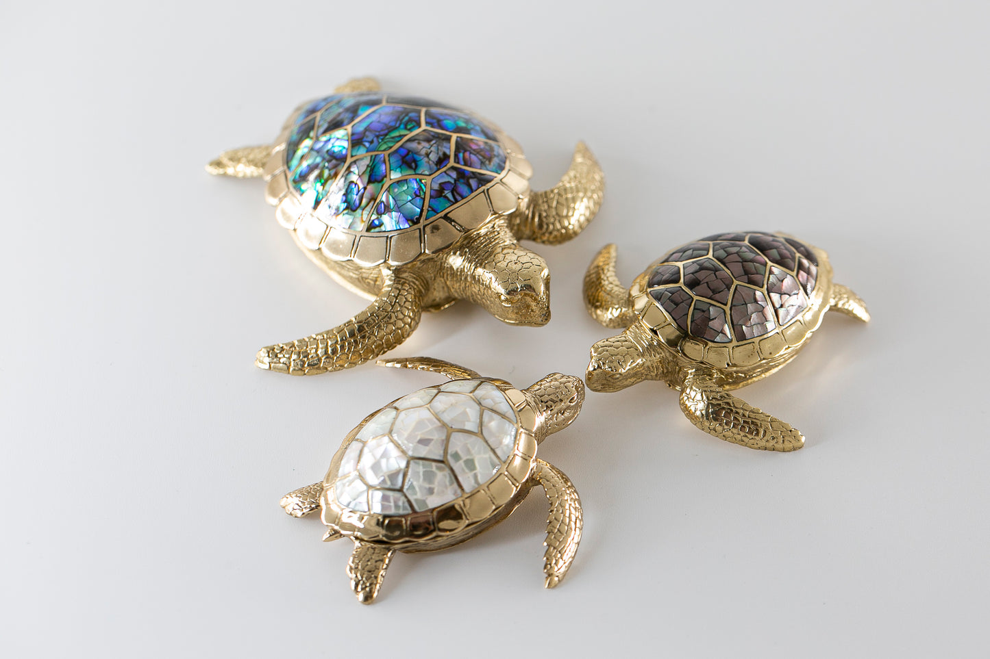 Boîte animal tortue de mer cadeau déco artisanal lifestyle nacre naturelle laiton recyclé décoration luxe fait main cadeaux fête des mères original unique