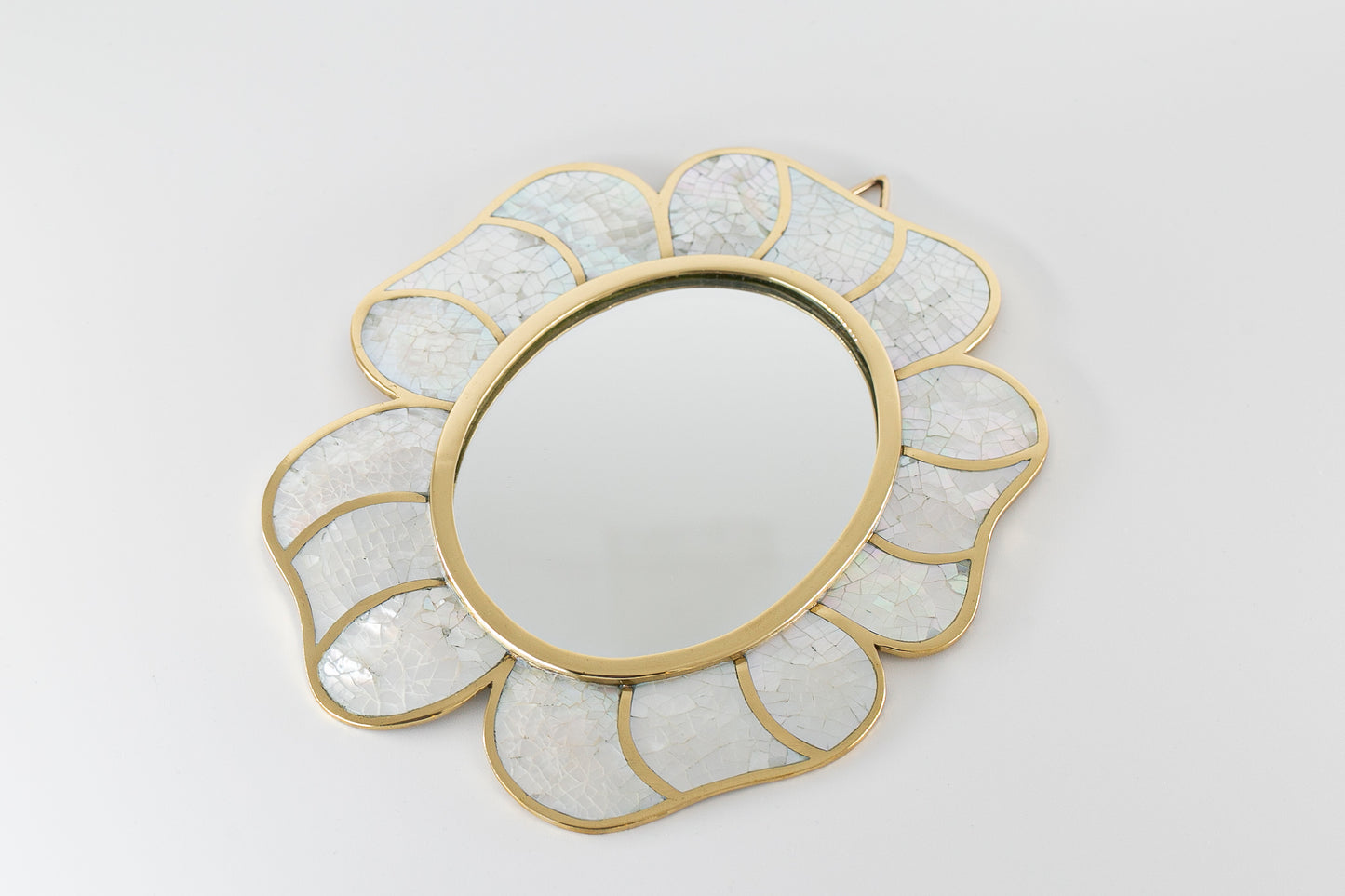 Miroir fleur cadeau déco artisanal lifestyle nacre naturelle laiton recyclé décoration luxe fait main cadeaux fête des mères original unique